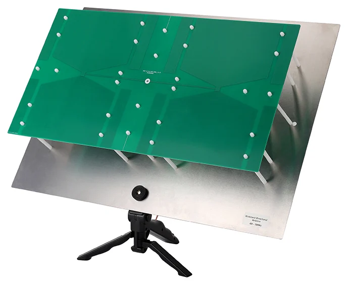 Directional flat panel antenna